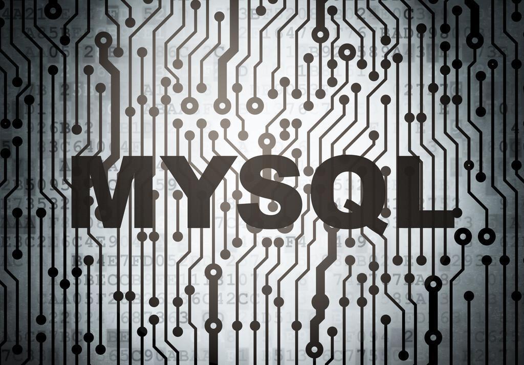 怎样在MySQL中查看所有数据库？如何进行高效管理？